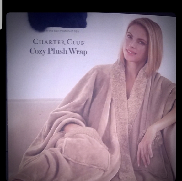 Nwot- cozy plush body wrap - Picture 2 of 7